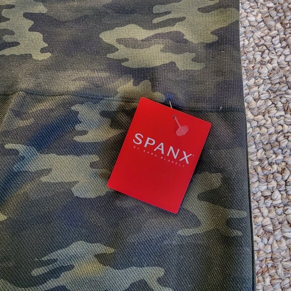 NWT SPANX Look at Me Now - Seamless Leggings Size M - Picture 4 of 6